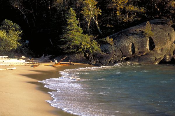Sandy-beach-Lake-Superior-Pukaskwa-National-Park