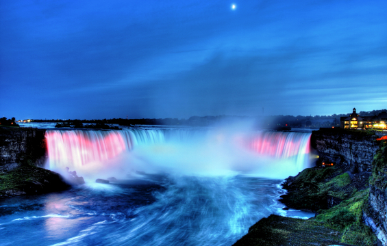 Niagara Falls lit up at night